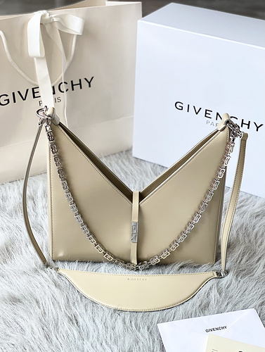 Givenchy-2a08dc12